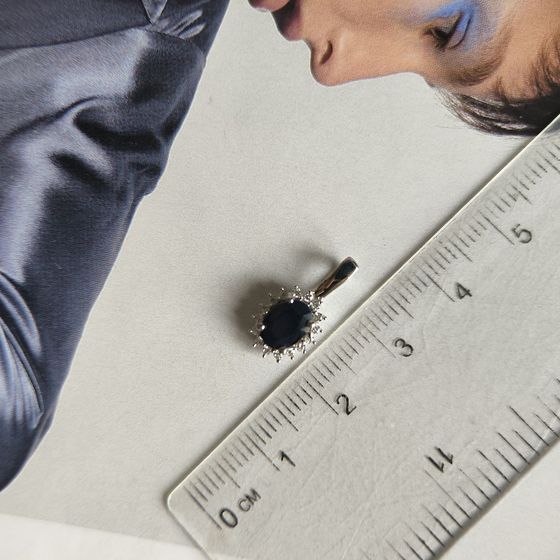 Silver pendant with a 1.098-carat sapphire and cubic zirconia