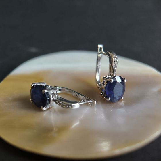 Silver earrings with a 6.528-carat sapphire and cubic zirconia