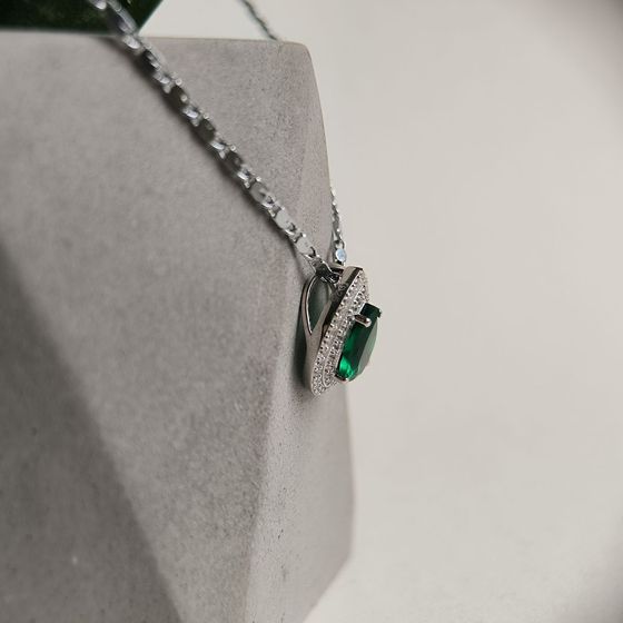 Silver pendant with emerald nano 2.238ct