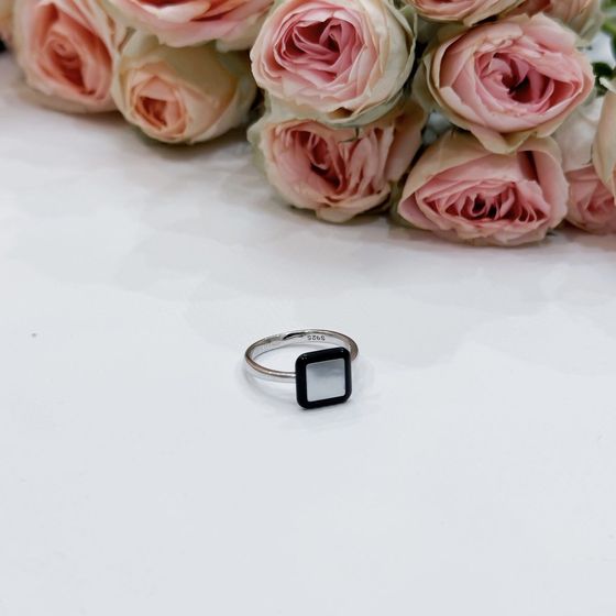 Silver ring with onyx, mother-of-pearl