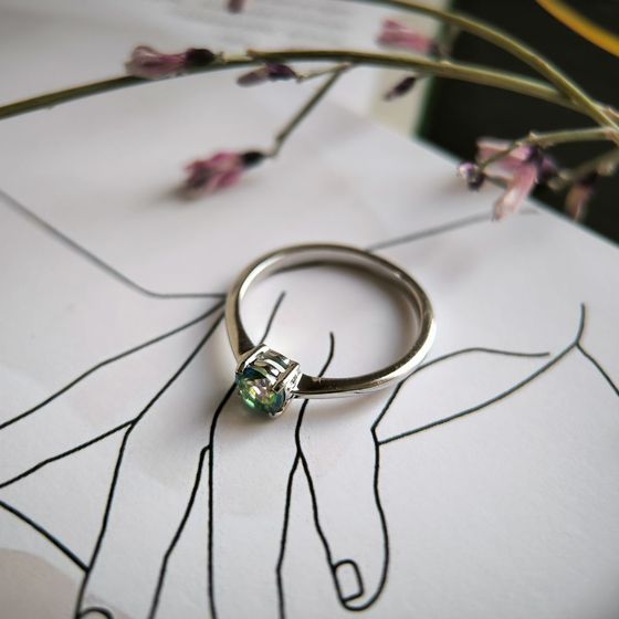 Серебряное кольцо с мистик топазом