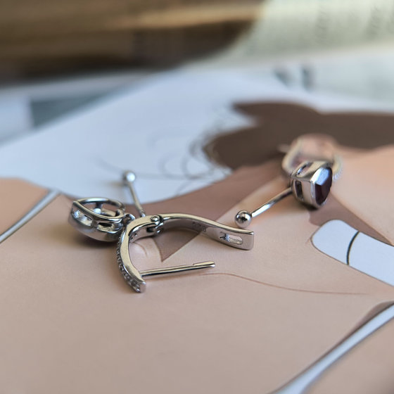 Серебряные серьги с рубином 2.4ct, фианитами