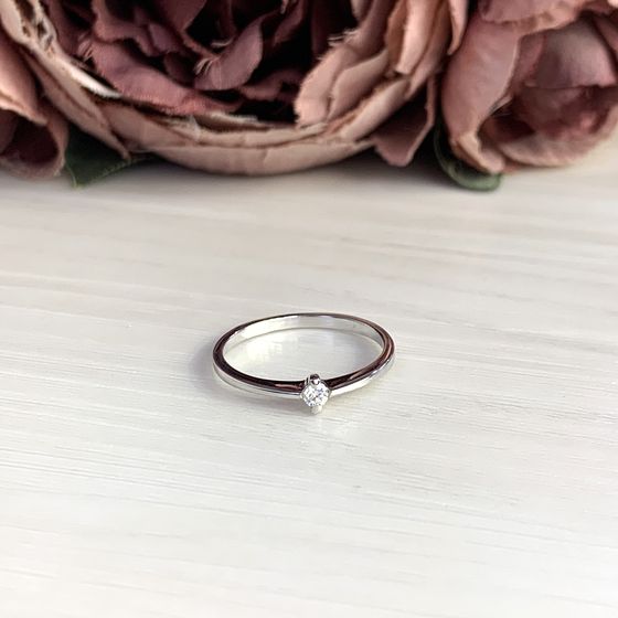 Gold ring with diamond 0.06ct