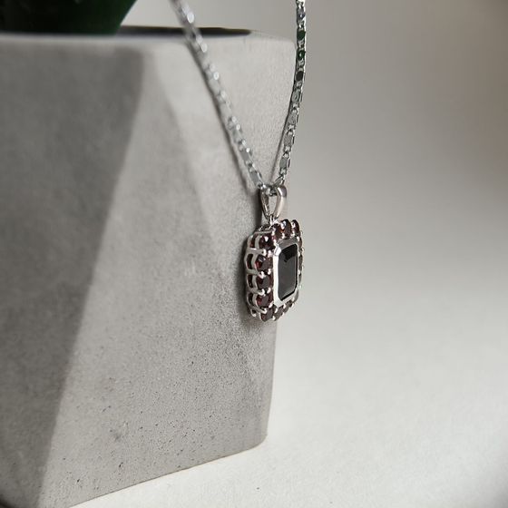 Серебряная подвеска с гранатом 4.575ct