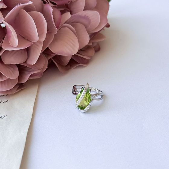 Серебряное кольцо с хризолітом 4.933ct
