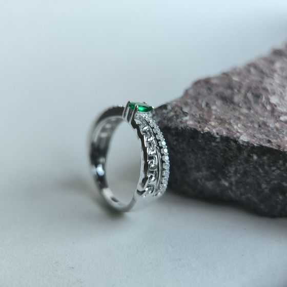 Silver ring with emerald nano 0.518ct