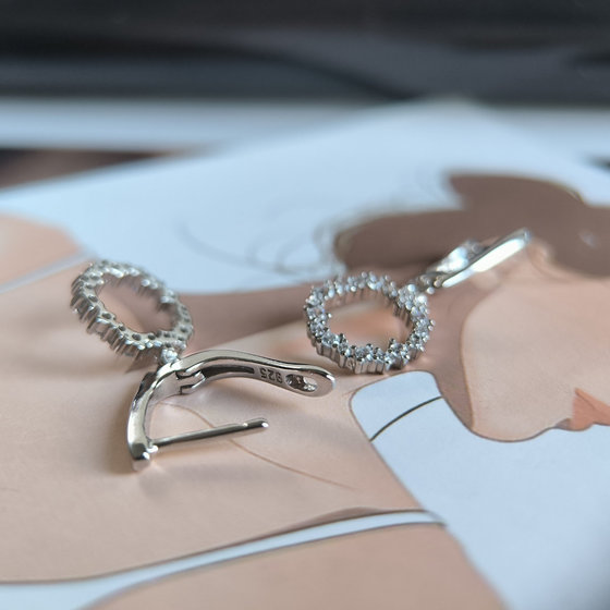 Серебряные серьги с фианитами