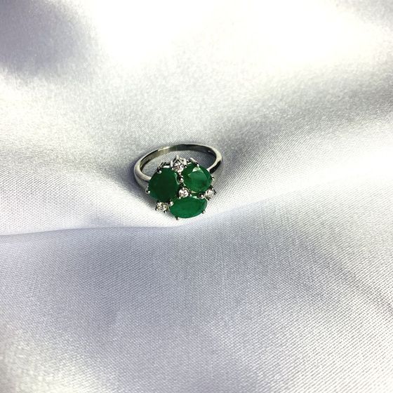 Серебряное кольцо с изумрудом 3.236ct