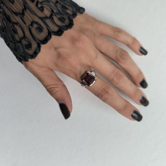 Silver ring with garnet nano 2.092ct