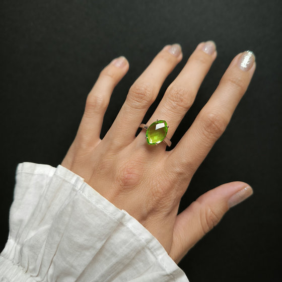 Silver ring with a 4.855-carat chrysolite