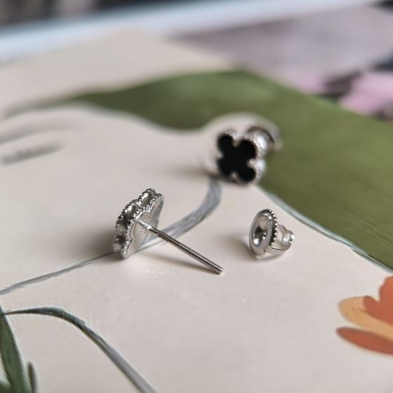 Серебряные серьги с ониксом