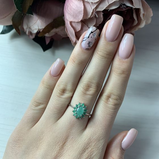 Серебряное кольцо с изумрудом 3.857ct