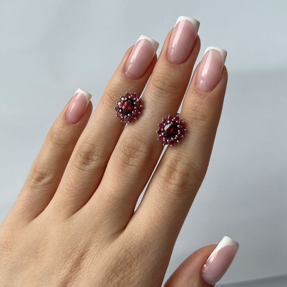 Silver earrings with a 2.94-carat garnet