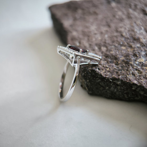 Серебряное кольцо с гранатом 1.555ct