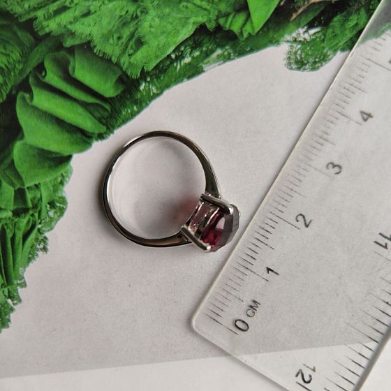 Серебряное кольцо с гранатом nano