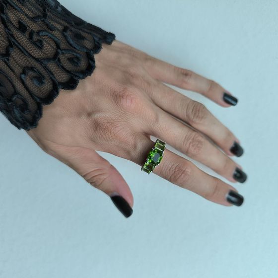 Silver ring with chrysolite