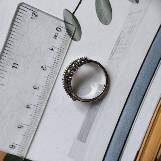 Sterling silver ring with garnet 1.125ct, phianites