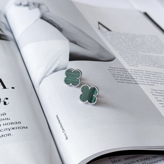 Silver earrings with malachite