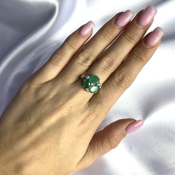 Серебряное кольцо с изумрудом 3.236ct