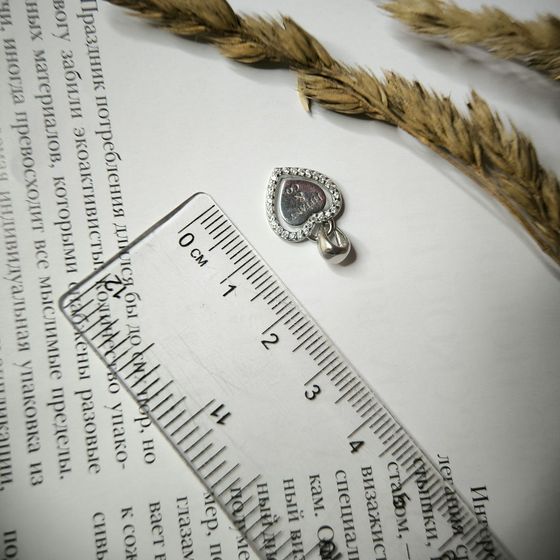 Silver pendant with phianites