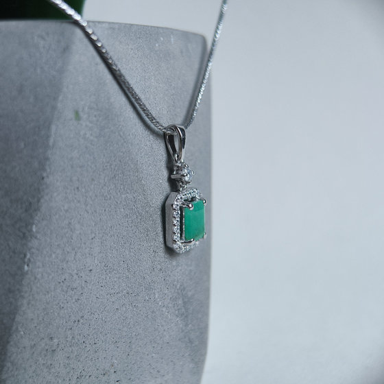 Серебряная подвеска с изумрудом 1.56ct