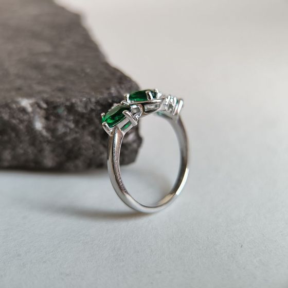 Silver ring with a 1.16-carat nano emerald