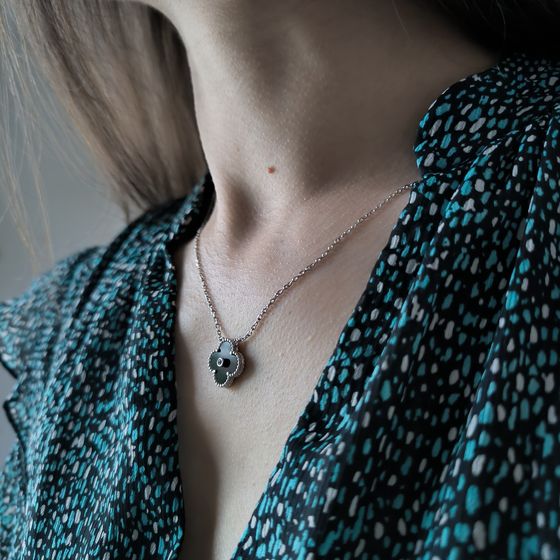 Серебряное колье с ониксом, фианитами