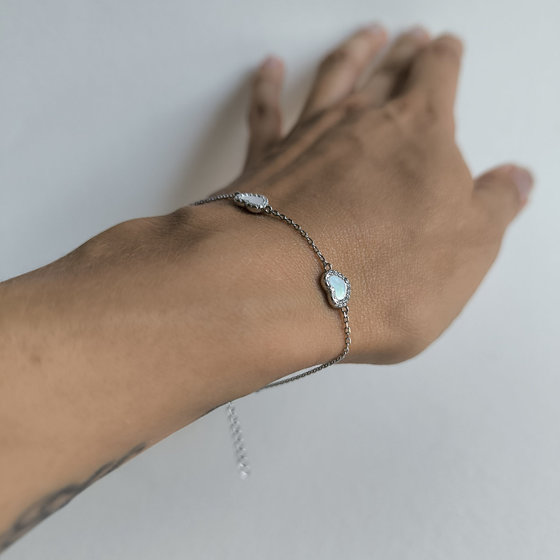 Silver bracelet with mother-of-pearl and cubic zirconia