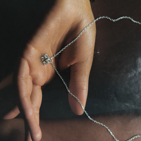 Серебряное колье с фианитами