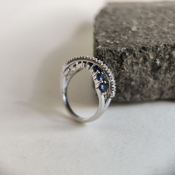 Sterling silver ring with sapphire 1.465ct, phianites