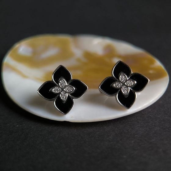 Silver earrings with onyx, fianites