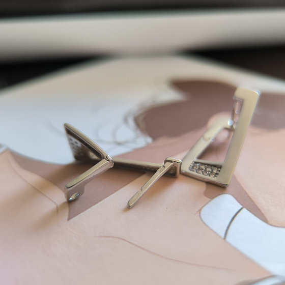 Серебряные серьги с фианитами