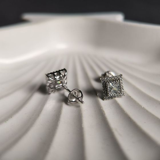 Серебряные серьги с фианитами