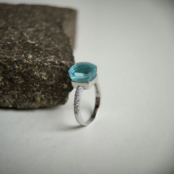 Серебряное кольцо с фианитами