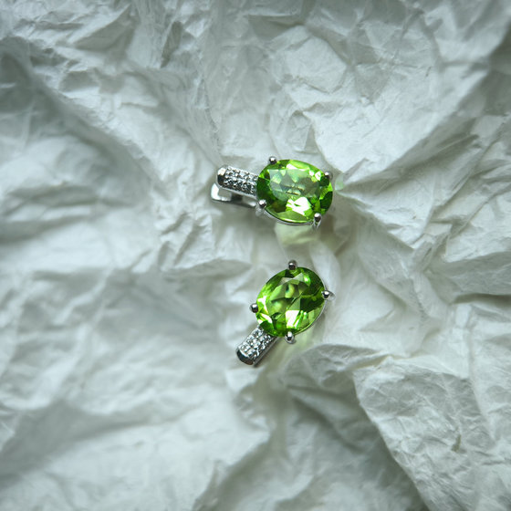 Серебряные серьги с хризолітом 4.473ct