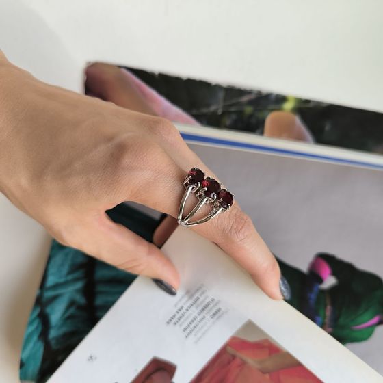 Серебряное кольцо с гранатом 5.317ct