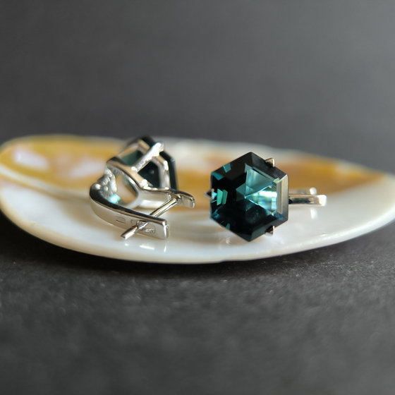 Серебряные серьги с топазом Лондон Блю 6.927ct