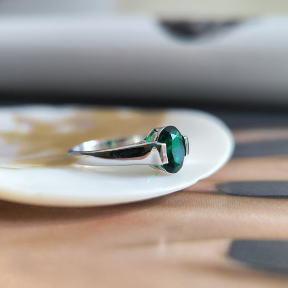 Silver ring with emerald nano 0.908ct