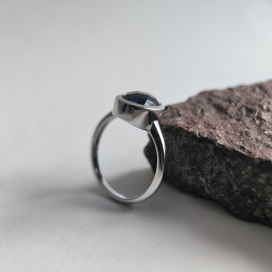 Серебряное кольцо с сапфиром nano 2.26ct