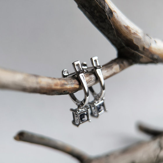 Silver earrings with sapphire 1.528ct