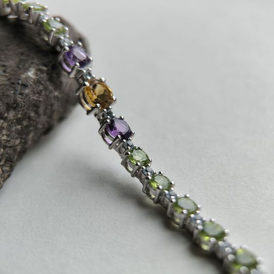 Серебряный браслет с аметистом, цитрином, хризолітом, топазом