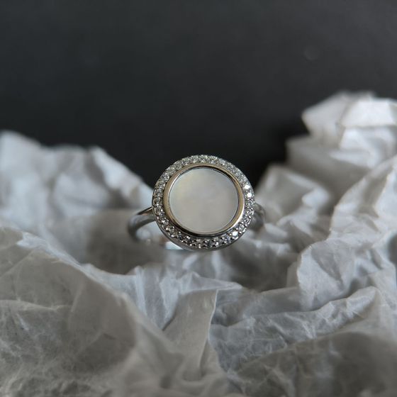 Silver ring with mother-of-pearl