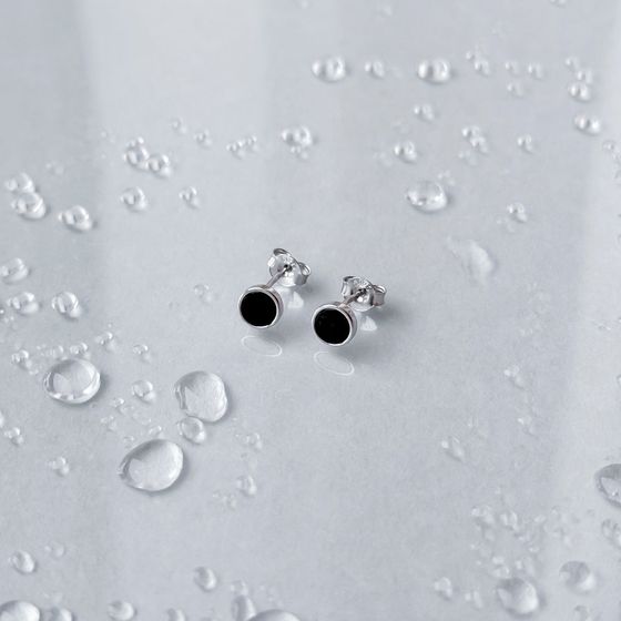 Silver earrings with onyx