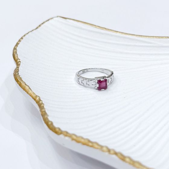 Срібна каблучка з рубіном 0.883ct