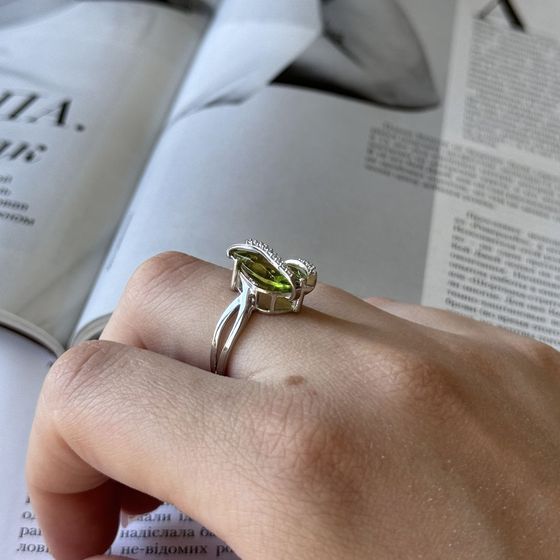 Серебряное кольцо с хризолітом 4.933ct