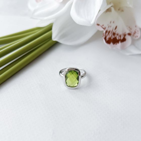 Серебряное кольцо с хризолітом 6.933ct