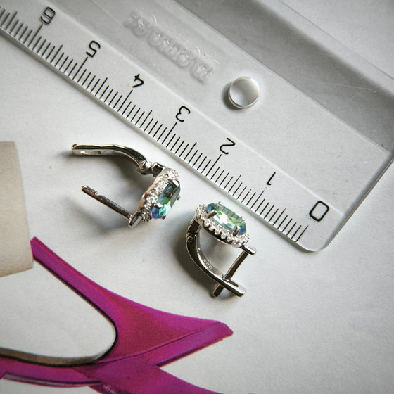 Серебряные серьги с мистик топазом 2.213ct, фианитами