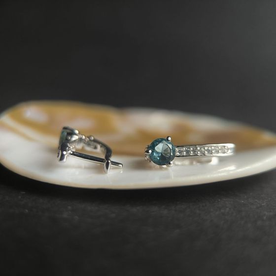 Серебряные серьги с топазом Лондон Блю 1.025ct