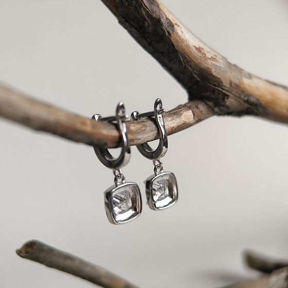 Серебряные серьги с фианитами