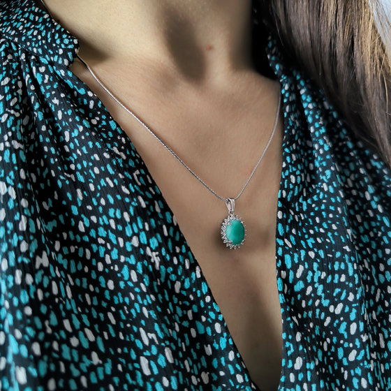 Серебряная подвеска с изумрудом 2.699ct, фианитами